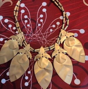 NWOT TORY BURCH HAMMERED GOLDTONE WILLOW-LEAF COLLAR NECKLACE